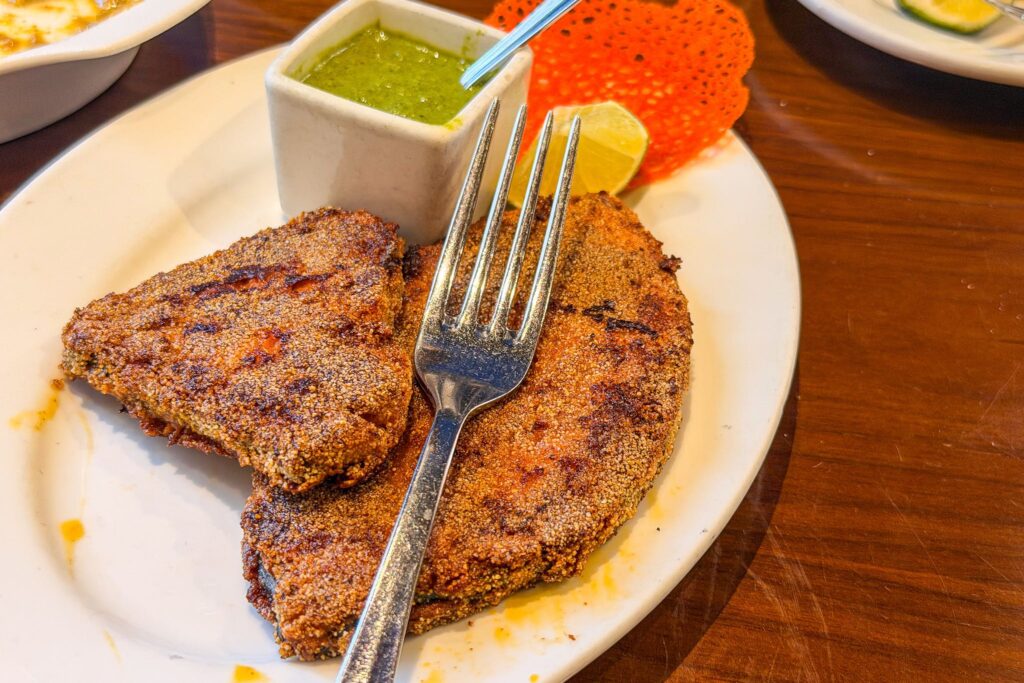 Pan fried kingfish, coated with Goan red masala and fried with a crisp semolina crust.